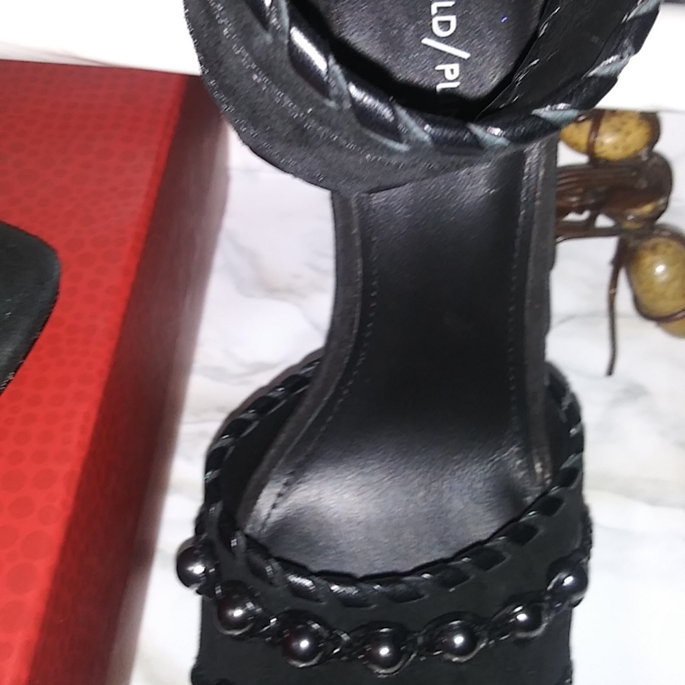Heels - Picture 2 of 7